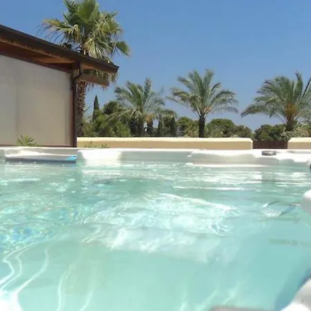 Paradise منتجع